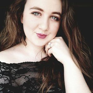 Meet your Posher, Adelina.